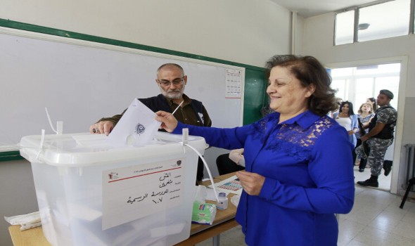 اللبنانيون إلى صناديق الإقتراع وإجراءات أمنية مشدّدة لإنتخاب أعضاء برلمان جديد وسط أزمة إقتصادية خانقة