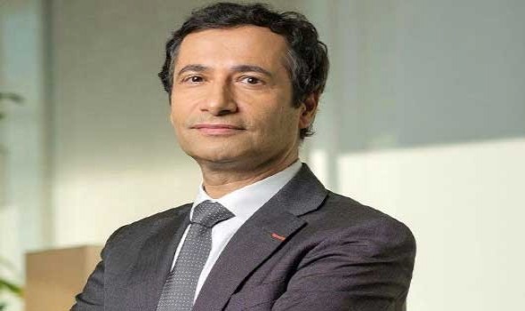 محمد بنشعبون يُقدم أوراق اعتماده للرئيس الفرنسي كسفير مفوض