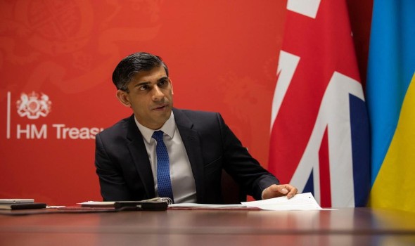 سوناك يدعو لندن لتصنيف الحرس الثوري الإيراني منظمة متطرفة بعد مهاجمة سلمان رشدي