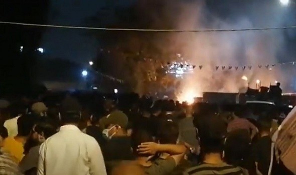 عشرات القتلى والجرحى في مواجهات بغداد بين القوى الأمنية وأنصار الصدر والحكومة تعلن حظر التحوّل