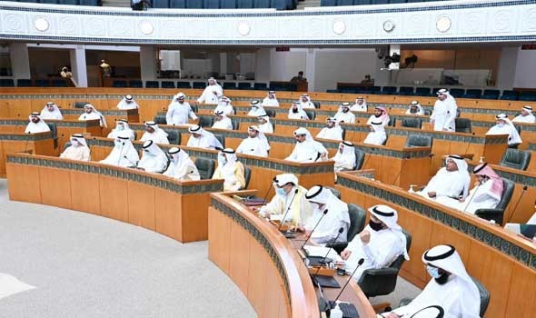الحكومة الكويتية تقدم استقالتها وولي العهد يكلّفها بتصريف الأعمال
