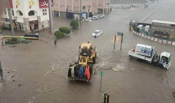 فيضان مباغت في نهر جوهانسبرغ يتسبب في وفاة 14 شخصاً