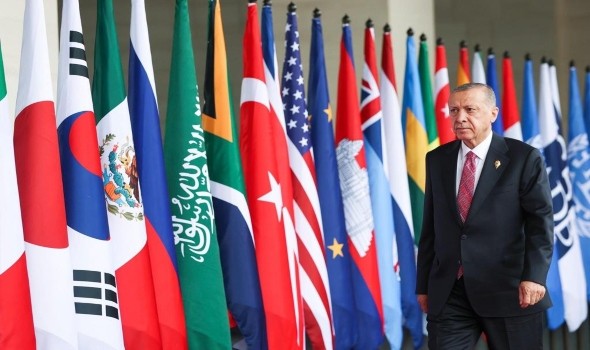 أردوغان يؤكد أن تجار الأسلحة يبحثون عن الثراء مستغلين الأزمة الأوكرانية