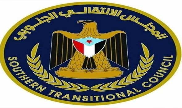 “المجلس الانتقالي اليمني” يتهم العليمي بـ”عدم الجدية” في الشراكة