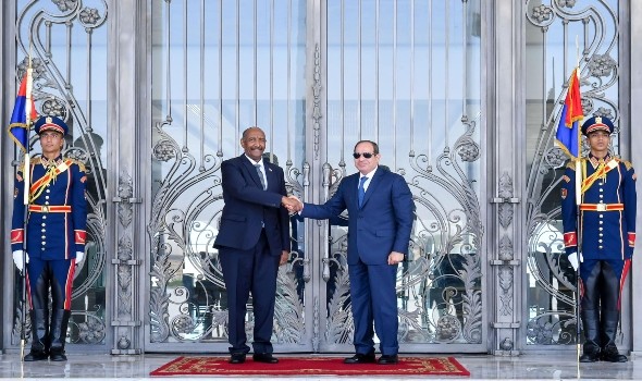 السيسي والبرهان يبحثان تطورات الأوضاع وجهود تسوية الأزمة السودانية