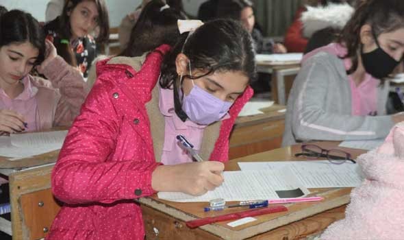 الدراسة تعود للمناطق المنكوبة بالمغرب في خيام مجهزة ومخاوف من مخاطر بيئية وصحية