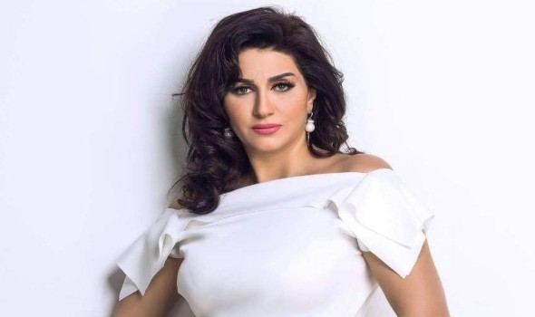 وفاء عامر تؤكد أن البطولة المطلقة لا تشغلها وأنها تعشق المسرح