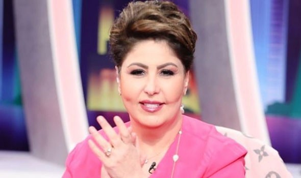 الإعلامية فجر السعيد تهاجم محمد منير