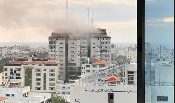 ضحايا القصف الإسرائيلي في غزة يصل إلى 900 شهيد وحماس ترفض التفاوض على الأسرى
