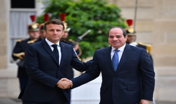 السيسي يبحث مع نظيره الفرنسي جهود وقف التصعيد الإسرائيلي في قطاع غزة