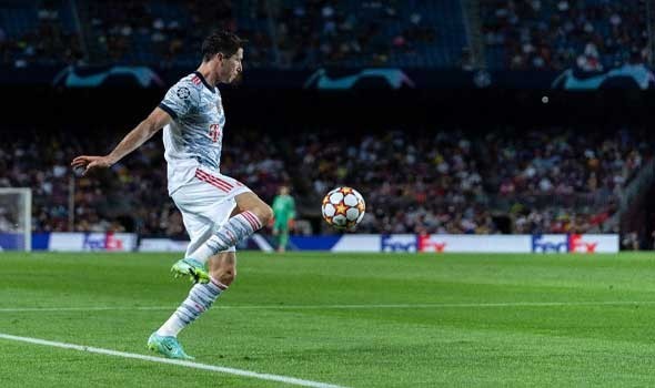 راتب ليفاندوفسكى يتسبب فى أزمة داخل برشلونة