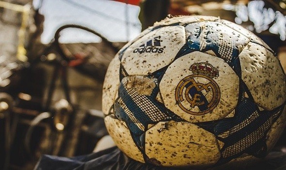الشرطة الإسبانية تحقق فى واقعة إساءة عنصرية ضد تشواميني نجم ريال مدريد