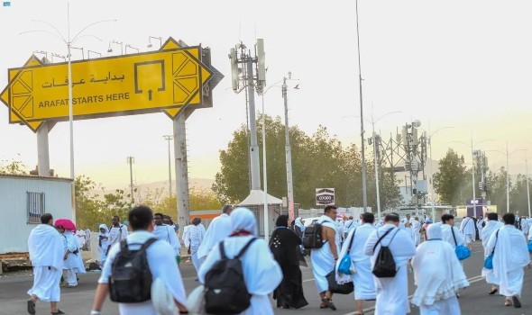 ضيوف الرحمن يختتمون مناسك الحج بطواف الوداع