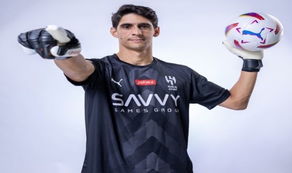المغربي ياسين بونو يٌصرح إنه سعيد بجائزة الأفضل في الدوري السعودي وهناك حراس جيدين