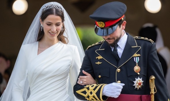 ولي العهد الأردني وزوجته الأميرة رجوة يُرزقان بمولودتهما الأولى ويختار لها اسماً مميزاً