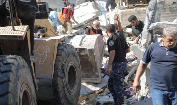 استشهاد 5 فلسطينيين وإصابة آخرين بجروح خلال قصف لطيران الاحتلال في غزة