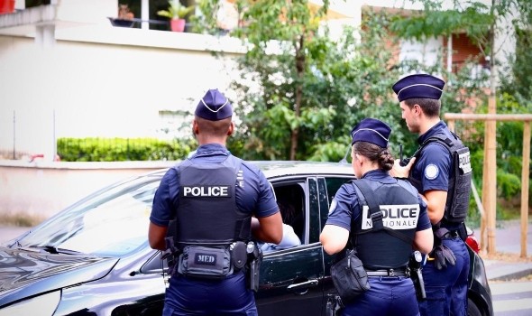 فرنسا تُعلن إعتقال شخصين جزائريين بحوزتهما مبالغ مالية كبيرة مُهربة نحو إسطنبول
