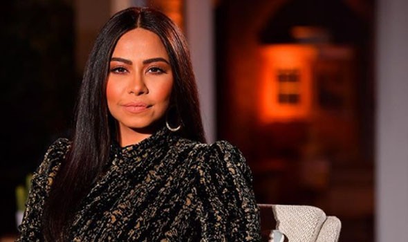 شيرين عبدالوهاب تُشير إلى وجود مؤامرة عليها حتي تظل بعيدة عن الغناء