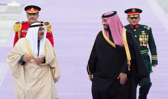 الملك سلمان وولي عهده يعزيان أمير الكويت في وفاة الشيخ جابر مبارك الحمد الصباح