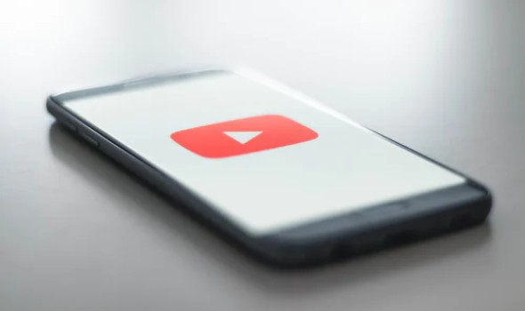 يوتيوب يحظر أغانى فنانين من بينهم أديل وجرين داى وسط مفاوضات الترخيص