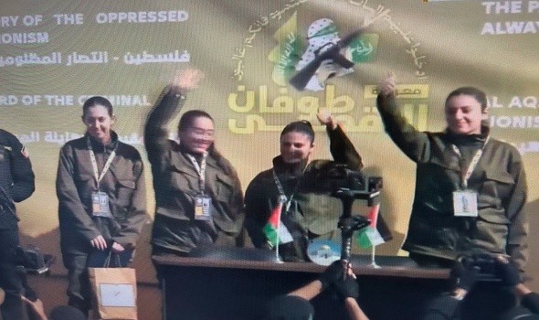 وسط ترتيبات أمنية وحضور الالاف من الغزيين إطلاق سراح 4 مجندات مقابل 200 أسير