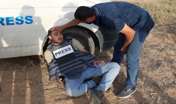 الاحتلال الإسرائيلي يواصل استهداف الصحفيين في فلسطين وتسجيل 180 حالة اعتقال منذ الإبادة