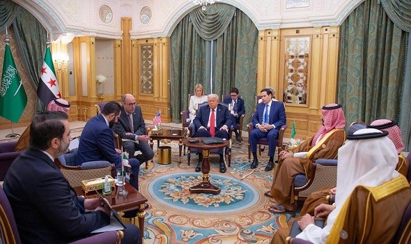 ترمب يعلن رفع العقوبات عن سوريا تجاوبا مع طلب سعودي ويبدأ خطوات لتطبيع العلاقات