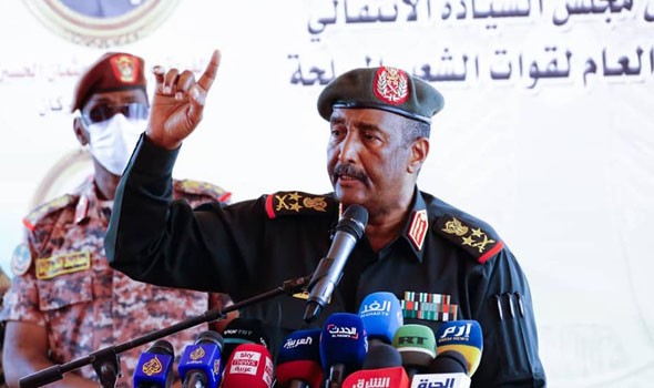 الخرطوم تستقبل البرهان بطائرة مدنية وسط جهود حكومية لإعادة الإعمار وتحسين الأوضاع