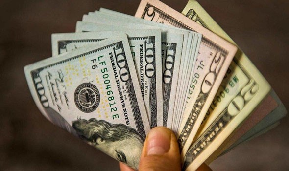 هليكوبتر تلقي آلاف الدولارات على المارة في ديترويت تحقيقًا لامنية رجل توفي بالزهايمر