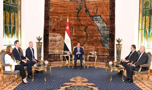 ضيف غير متوقع يلفت الأنظار في قمة شرم الشيخ للسلام