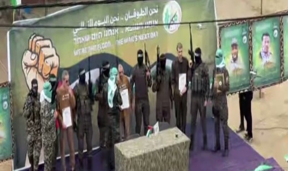 إسرائيل تتسلم كافة المحتجزين الأحياء وغزة تشهد استقبالًا كبيرًا للأسرى ضمن اتفاق السلام الشاملد