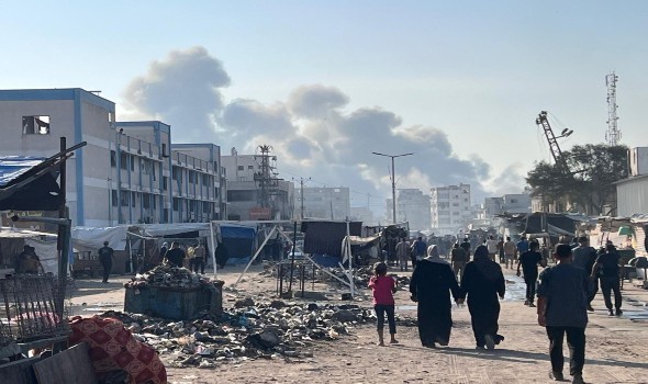 قصف إسرائيلي يستهدف مركبة نازحين في حي الزيتون بغزة ويوقع قتلى وجرحى