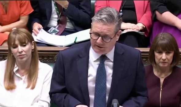 بريطانيا تبدأ نقل مئات من طالبي اللجوء إلى مواقع عسكرية بدلا من الفنادق