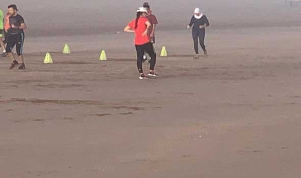 إمرأة مغربية تخاطر بحياتها وتعبر سباحة إلى سبتة برفقة ابنها القاصر