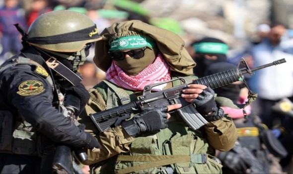 وصول حافلات تقل أسرى فلسطينيين مفرجًا عنهم إلى رام الله ضمن عملية تبادل الأسرى بين إسرائيل وحماس