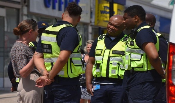 محادثات سرية تستهدف المهاجرين والمساجد والمعابد اليهودية