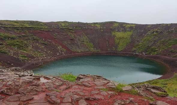 إندلاع ثوران جديد لبركان “ليوتوبي لاكي لاكي” في جزيرة فلوريس بإندونيسيا وسط مخاوف من تداعيات بيئية واسعة