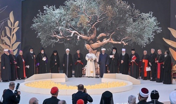 البابا من بيروت يدعو إلى لبنان موحد ونزع السلاح من القلوب