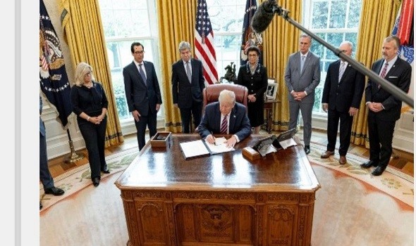 ترمب يوقع إعلانا بالانسحاب من عشرات المنظمات الدولية