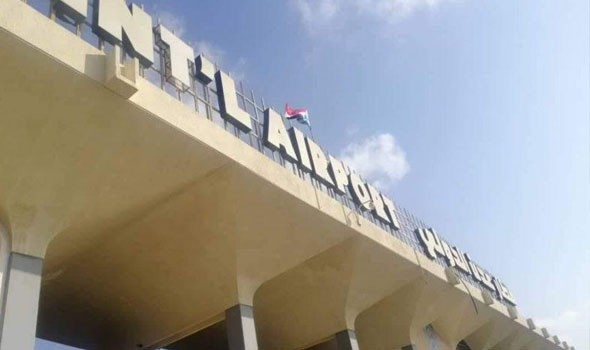 مصدر حكومي يمني ينفي إغلاق مطار عدن الدولي ويحمل المجلس الانتقالي مسؤولية أي تعطيل للرحلات الجوية