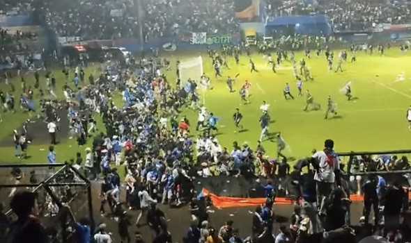 إيقاف الاعب الجزائري باتنة طارق يصغر 10 مباريات بعد بصقه على الحكم ومحاولة الاعتداء عليه