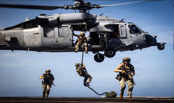 الولايات المتحدة تعزّز وجودها العسكري قرب إيران وترجيحات بحملة جوية لعدة أيام دون اجتياح بري