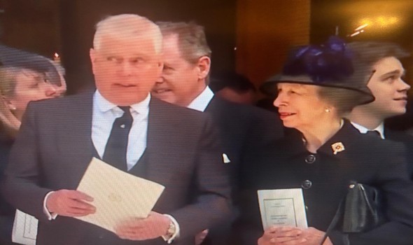 الشرطة البريطانية تفتش قصر أندرو ماونتباتن وندسور بعد القبض عليه على خلفية فضيحة إبستين