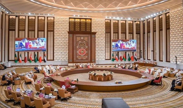 مطالبة خليجية لطهران بدفع تعويضات تقابله بقصف حاملة طائرات و واشنطن تدمَر أهدافاً عسكرية