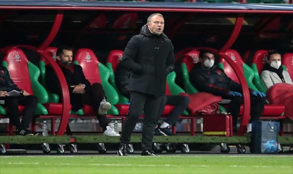 هانزي فليك يقتحم قائمة أساطير تدريب برشلونة في الدوري الإسباني