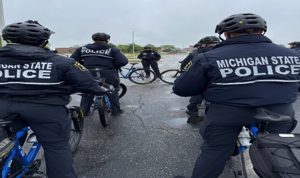 مقتل منفذ هجوم كنيس في ميشيغن بعد إصابته خلال تبادل لإطلاق النار مع الحراس