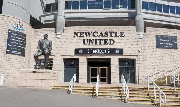 إساءات عنصرية توقف مباراة نيوكاسل وسندرلاند