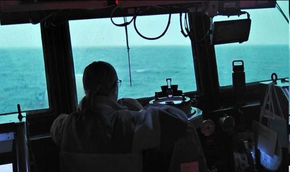 الجيش الأميركي يحذر من احتمال استهداف موانئ إيران على مضيق هرمز