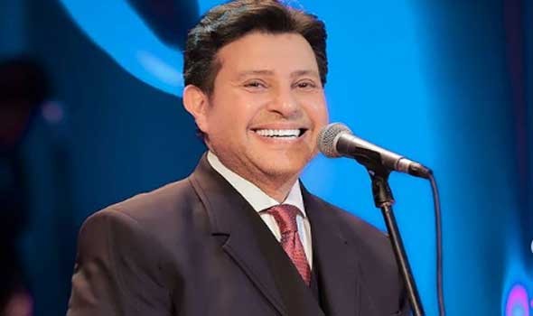 مدير أعمال الفنان هاني شاكر يطمئن الجمهور على حالته الصحية