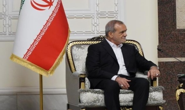 الرئيس الإيراني يعلن بدء عمل مجلس القيادة الانتقالي بعد علي خامنئي في إيران